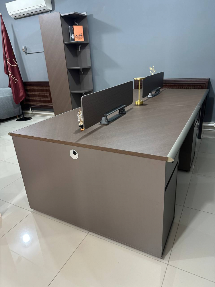Офисный стол Comfort LJC01-B